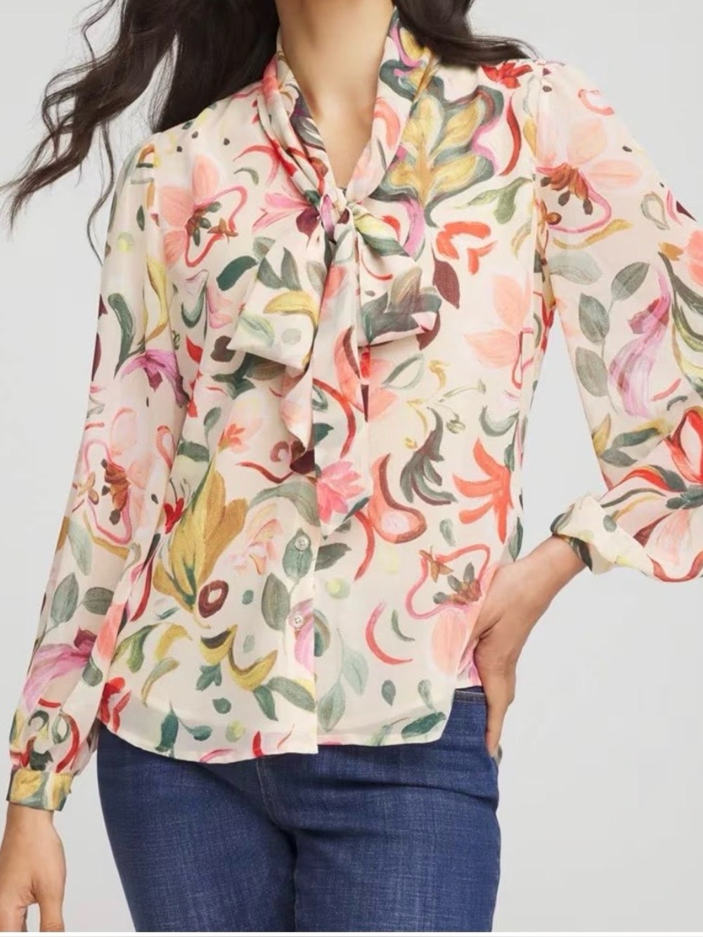 Chico’s NWT BEAUTIFUL!  Size 8-10 (Chicos 1) Floral Tie-Neck Blouse .m